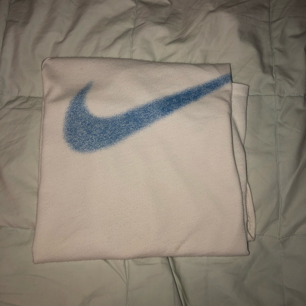 White nike tank top